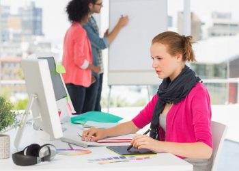 The Benefits of Enrolling in a Graphic Designer Course