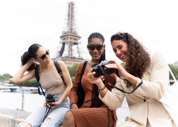 Discovering Notable Travel Bloggers