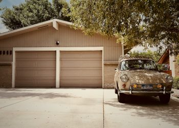 The Ultimate Guide to Choosing Commercial Garage Doors in Oakville