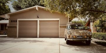 The Ultimate Guide to Choosing Commercial Garage Doors in Oakville